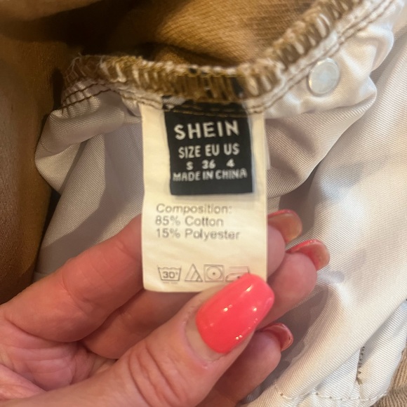 SHEIN women’s tan colored jeans with fringe legs, size 4 - Picture 5 of 5